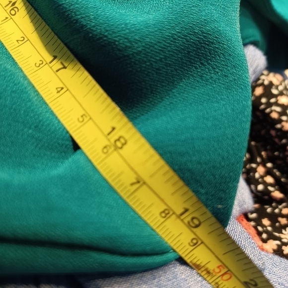 Sandra Darren Green Short Sleeved Dress with Gold Detail and Ruching - Picture 8 of 9